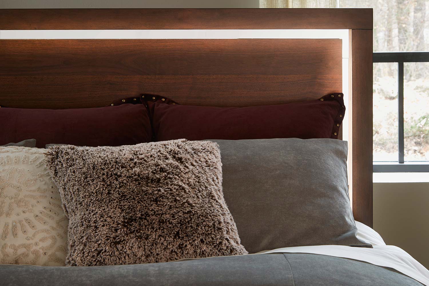 Homelegance Ingrando Platform Bed - Walnut - LED