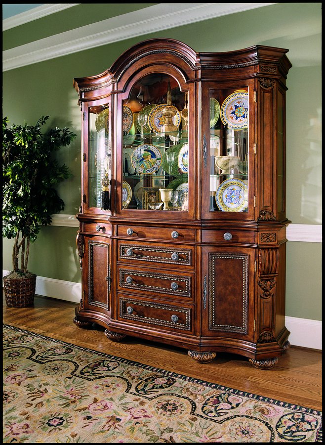 Pulaski Casa Majorca China Cabinet