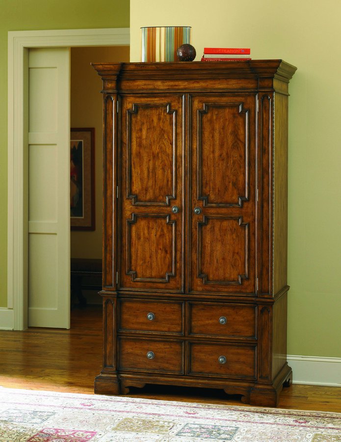 Pulaski Urbana Armoire