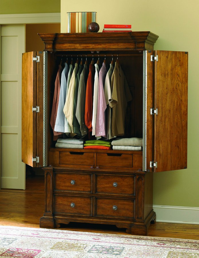 Pulaski Urbana Armoire