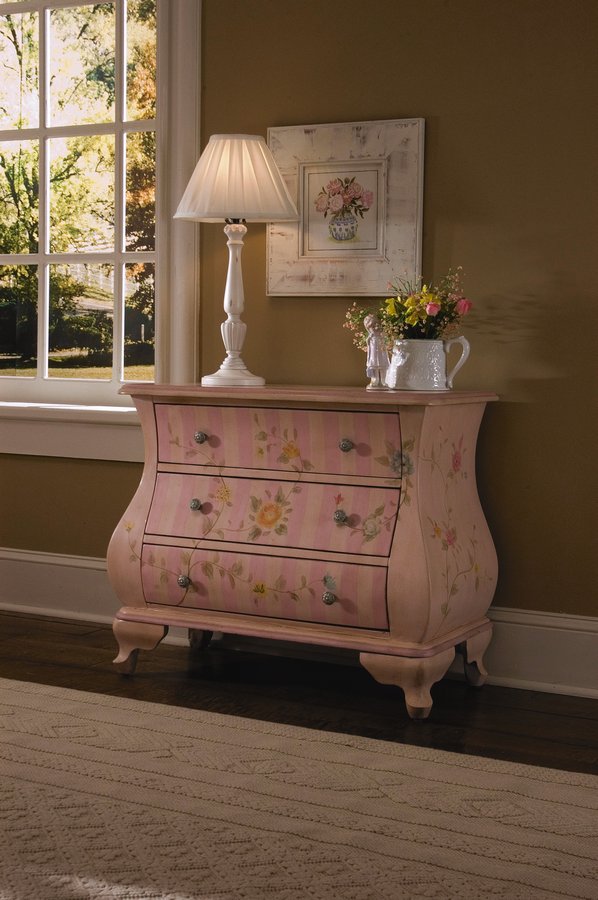 Pulaski Accentrics Accent Chest Pulaski Accentrics Accent Chest