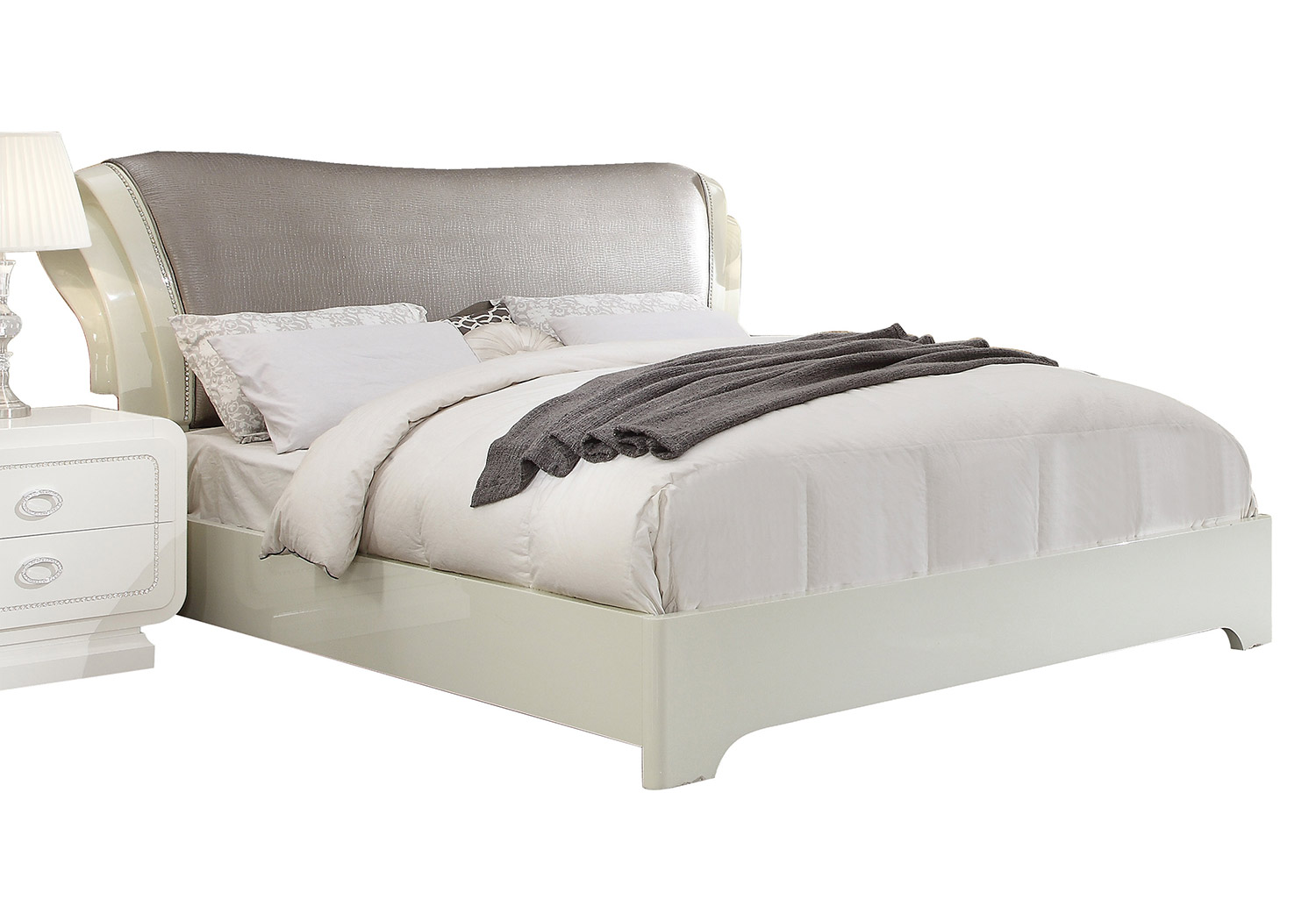 Acme Bellagio Bed - Ivory High Gloss