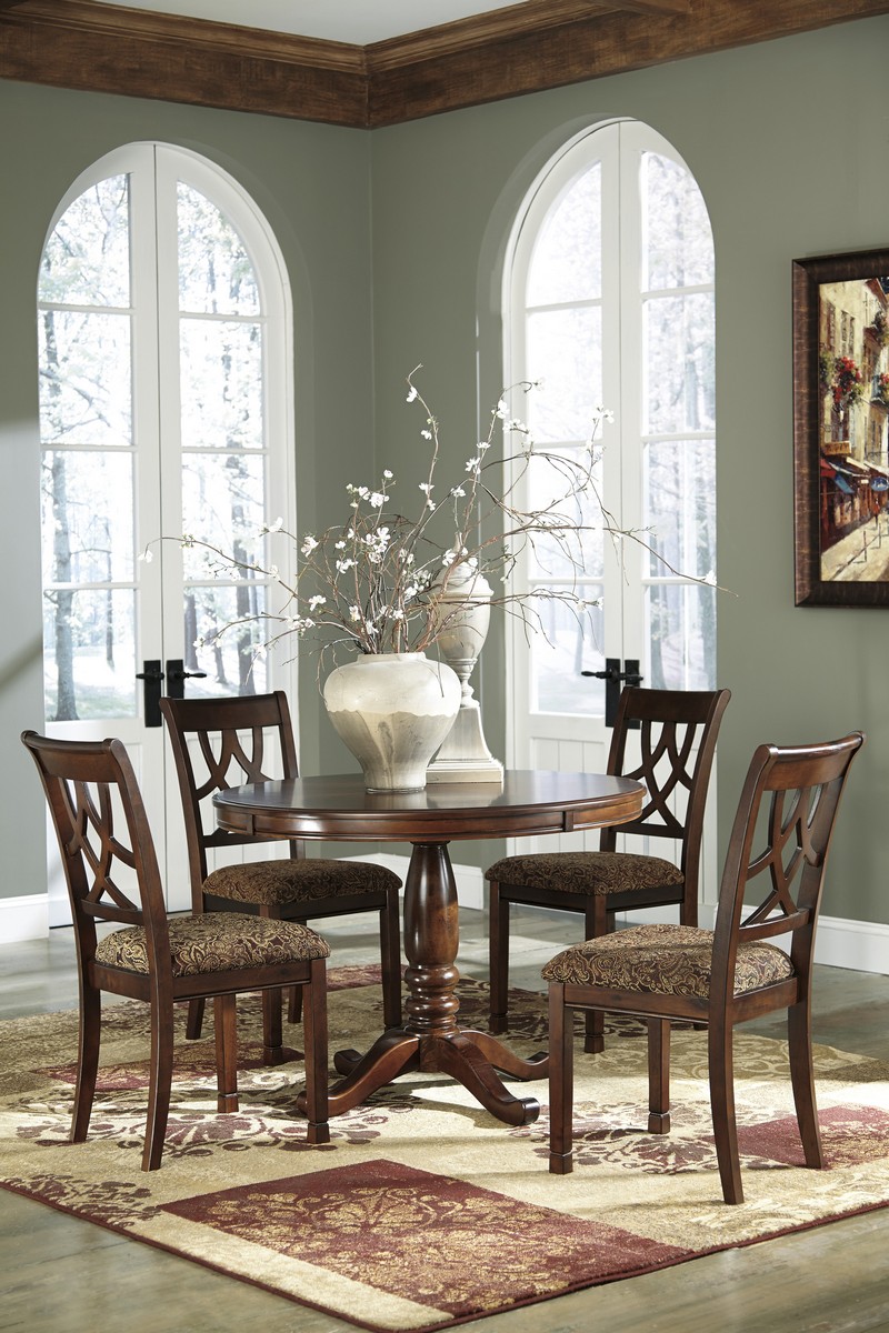 Ashley Leahlyn Round Dining Room Table