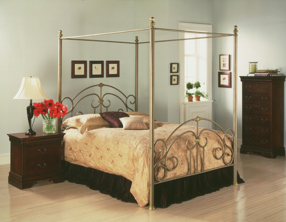 Fashion Bed Group Brittney Canopy Bed B91V05 at Homelement.com