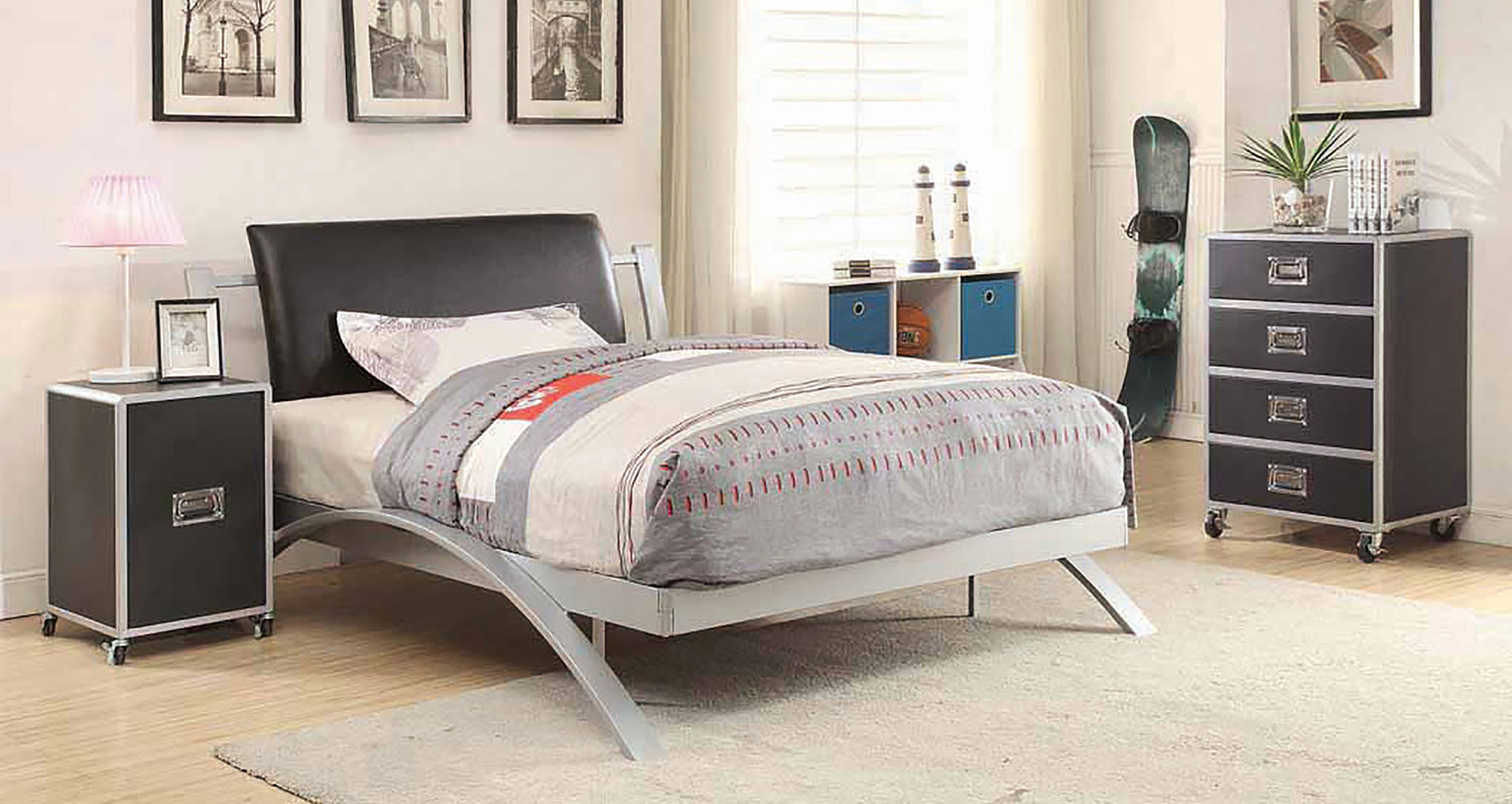 Coaster Leclair Bed Set - Silver/Black Leatherette