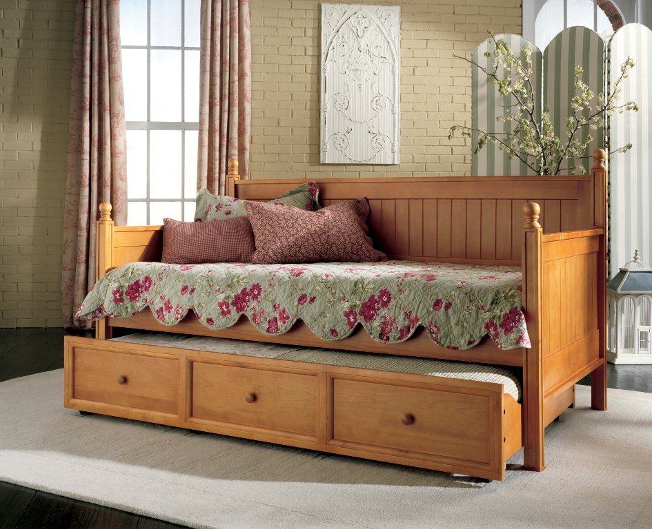 Fashion Bed Group Casey Daybed - Honey Maple