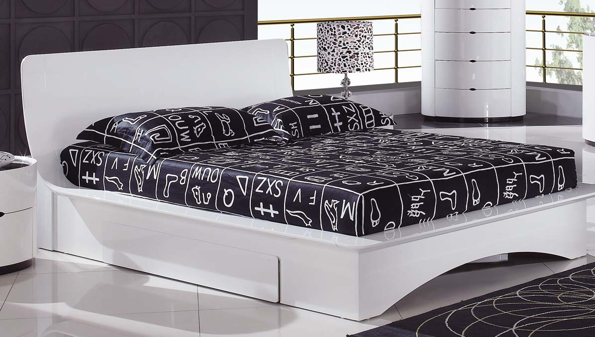 Global Furniture USA Gia Platform Bed - White/Wenge