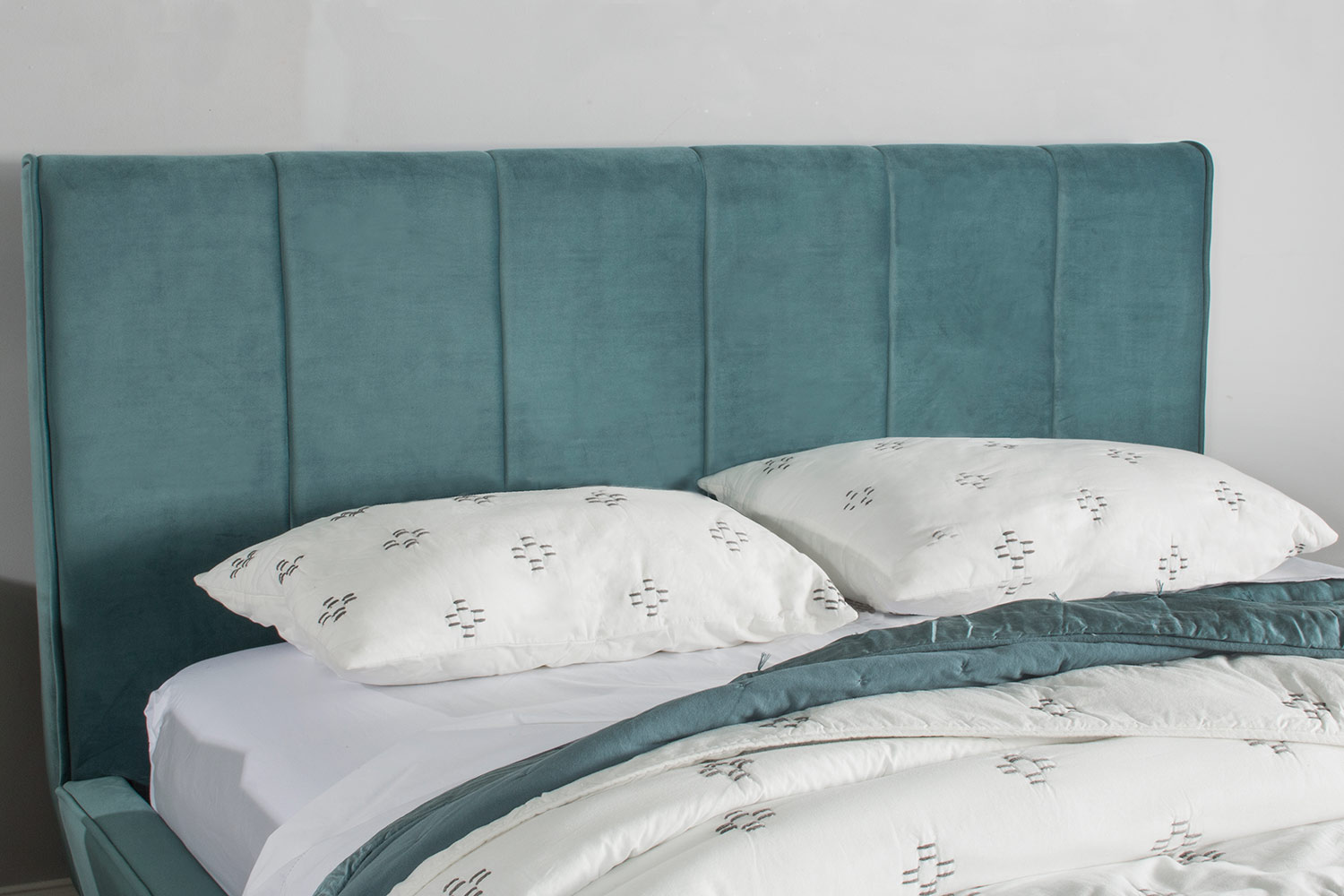 Hillsdale Aussie Platform Bed - Teal Velvet