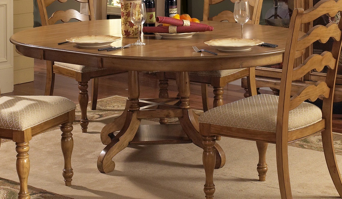 Hillsdale Hamptons Round Table - Weathered Pine