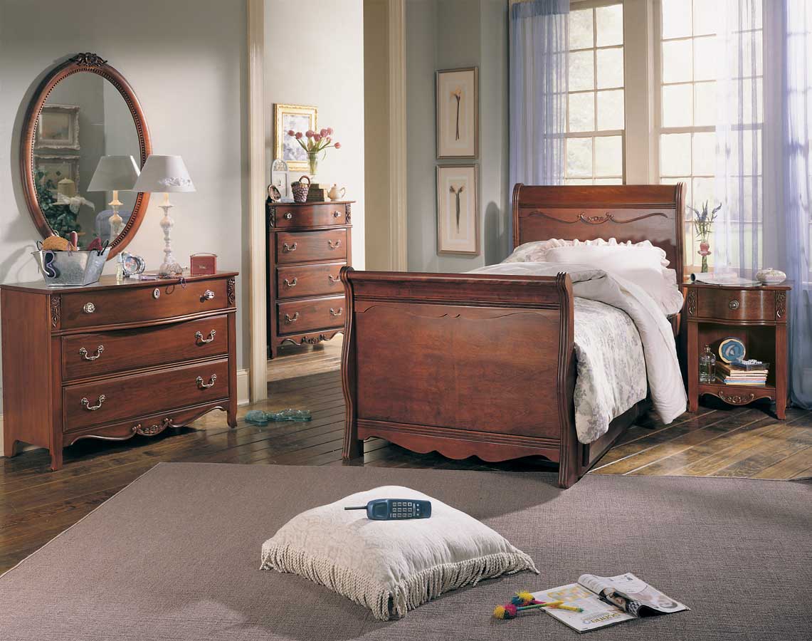 Lea Antique Treasures 3-Drawer Dresser- Furniture