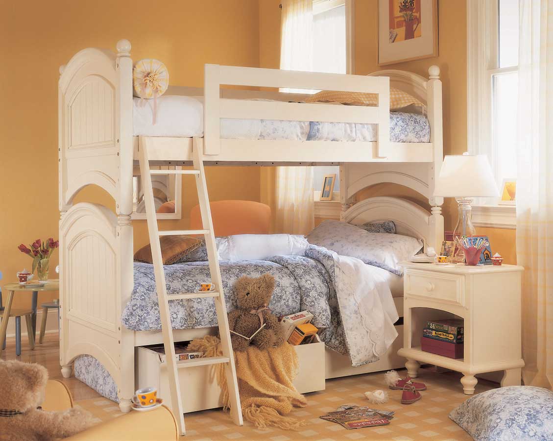 Lea Carolina Retreat Twin over Twin Bunk Bed- Furniture