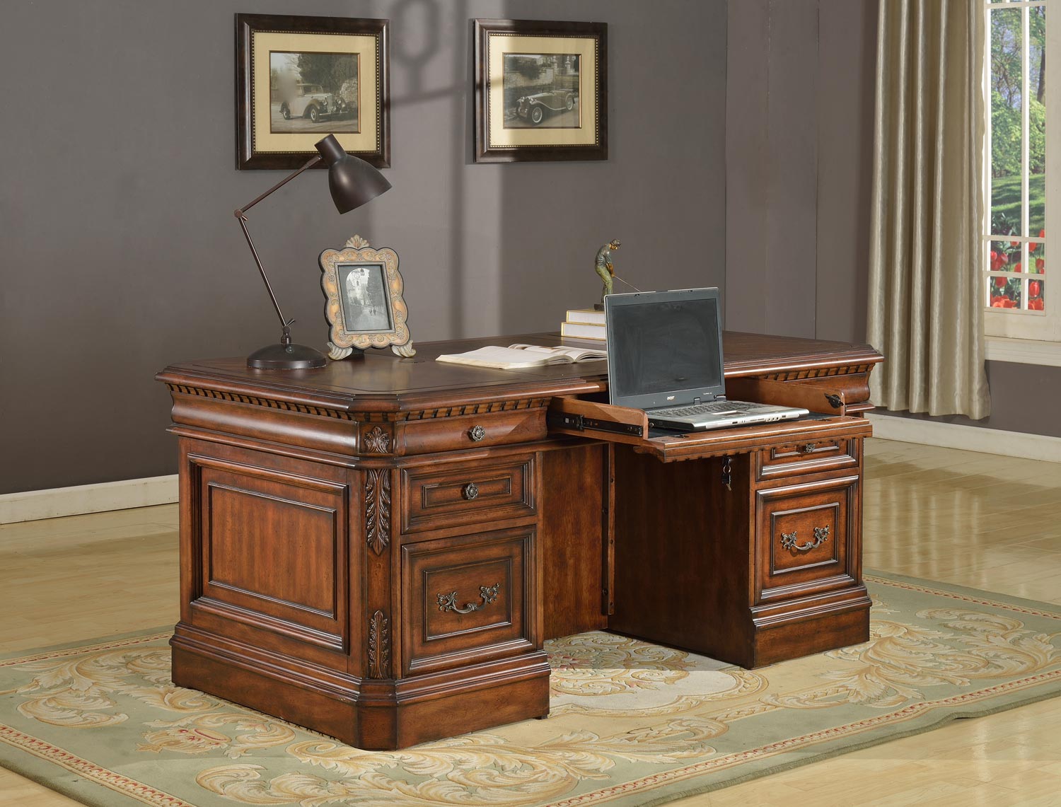 письменный стол в домашний кабинет