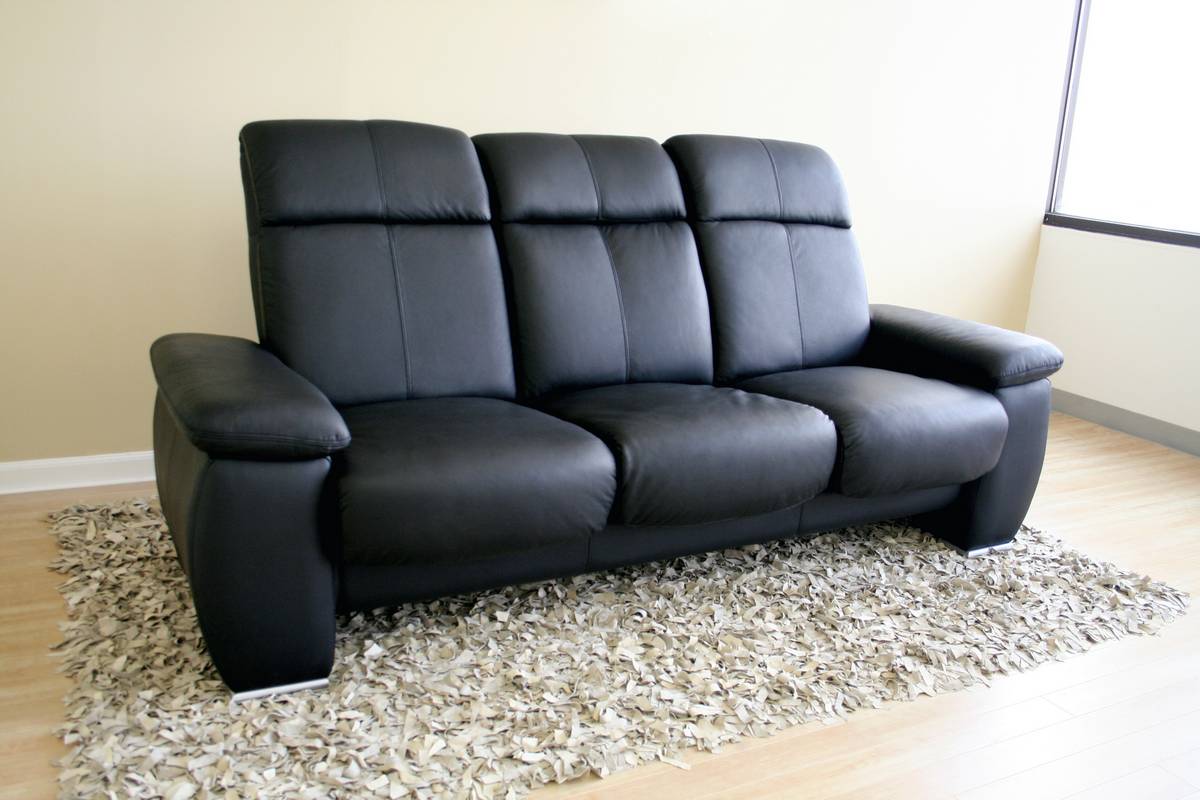 Wholesale Interiors 1090 Leather Sofa Set Recliner 1090SetBlack at