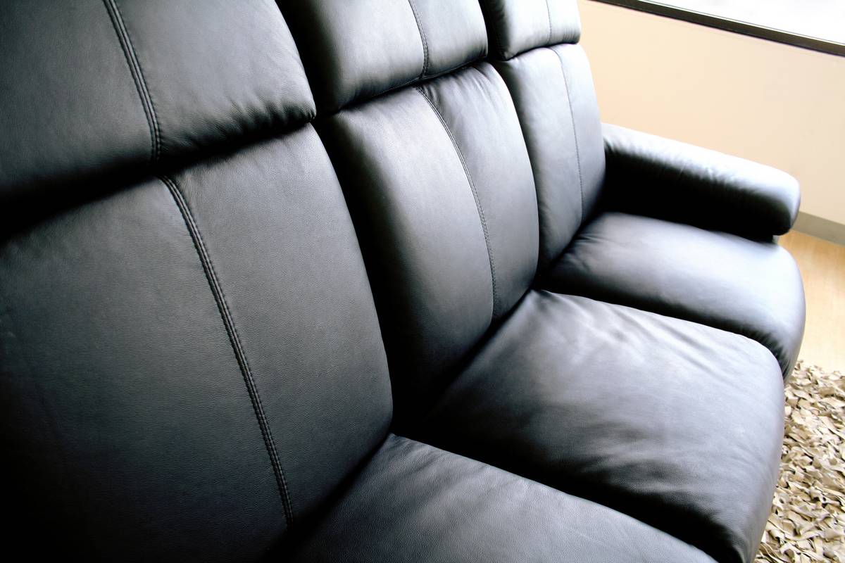 Wholesale Interiors 1090 Leather Sofa Set Recliner 1090SetBlack at
