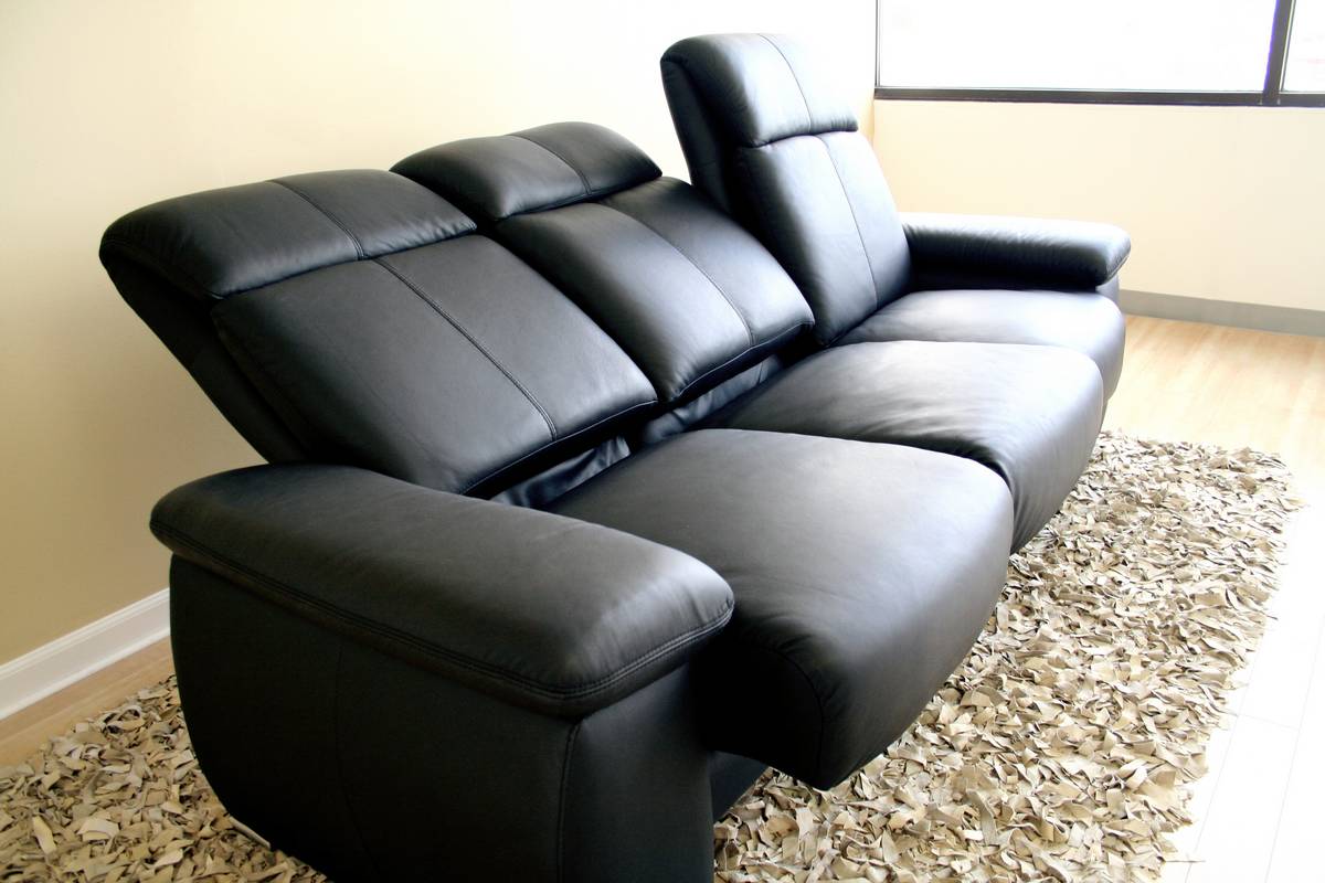 Wholesale Interiors 1090 Leather Sofa Set Recliner 1090SetBlack at