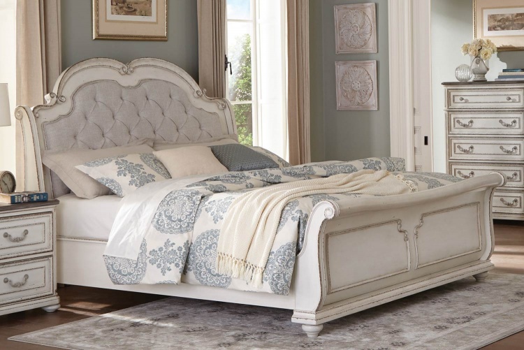 Willowick Sleigh Bed - Antique White Finish