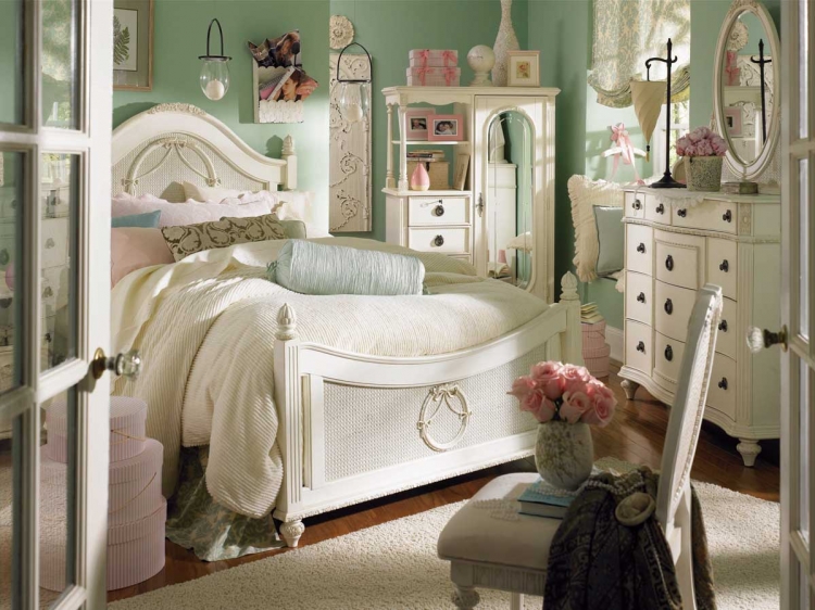 Emmas Treasures Poster Bed- Furniture